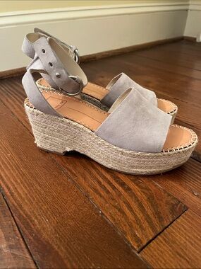 Dolce Vita Raffia Flatforms/Wedges with Grey Suede Ankle Strap Size 7.5